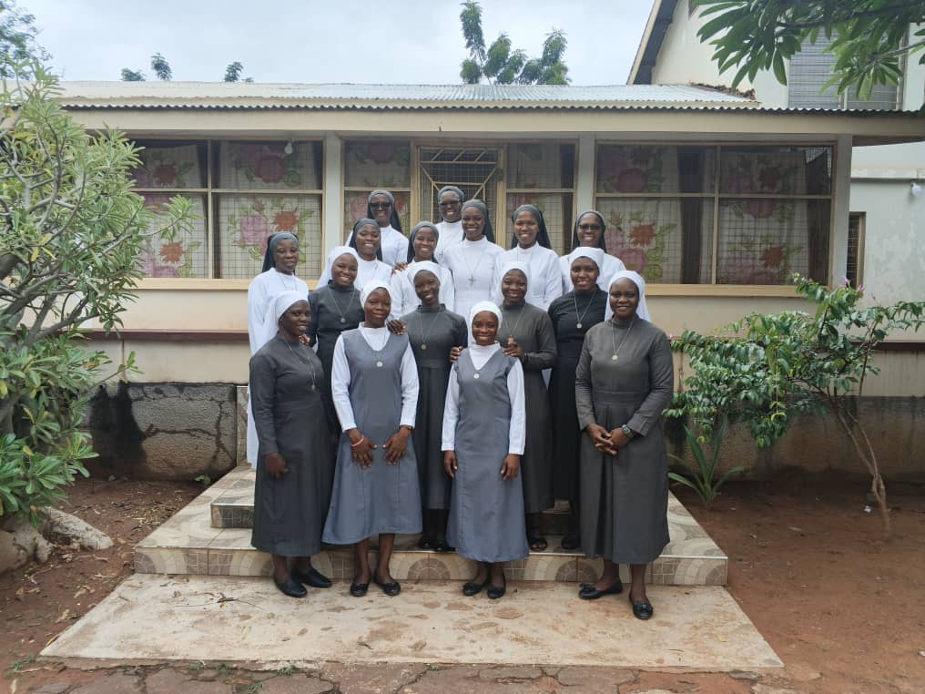 Sisters of Divine Love  in Ghana Receive  Wooden Cross