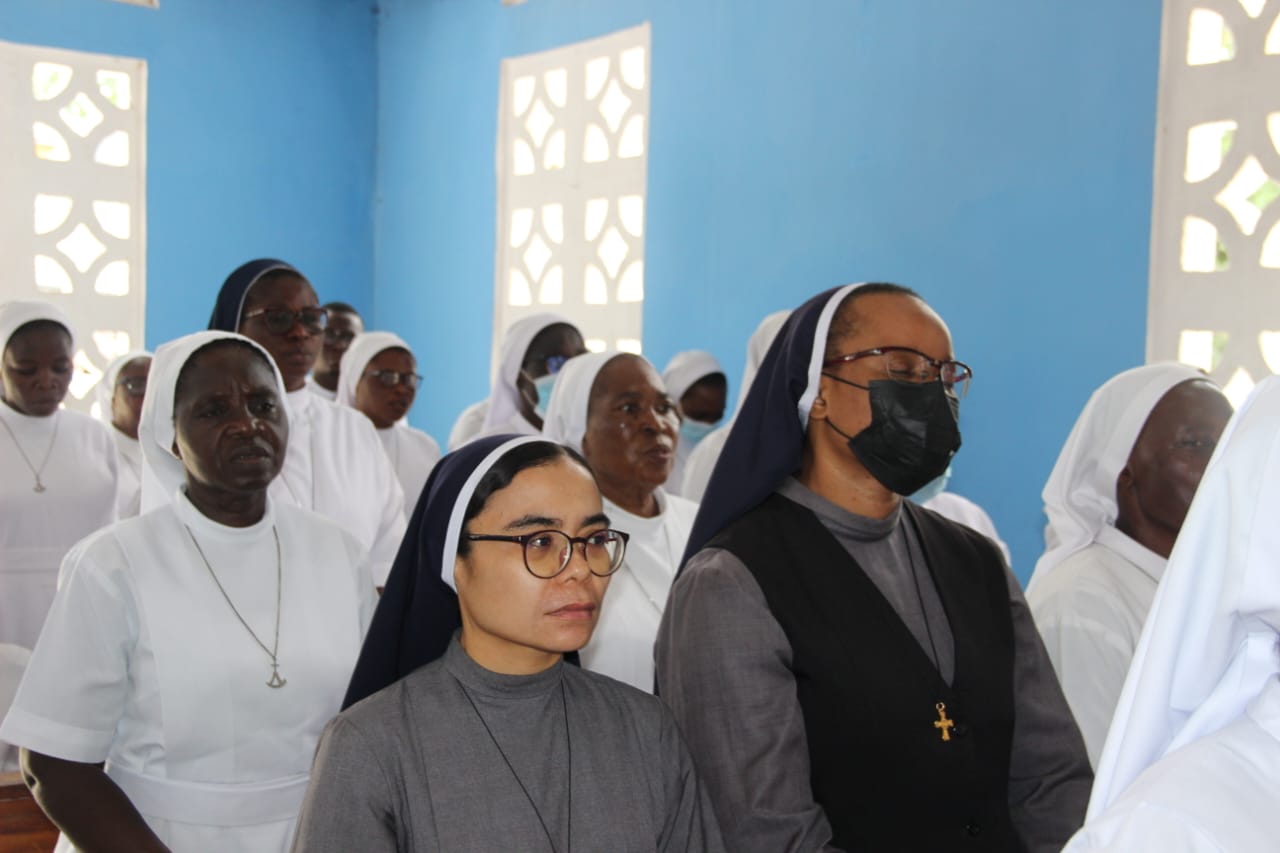 Religious Sisters  Mourn With SMMC Sister on Demise of Mother and Brother